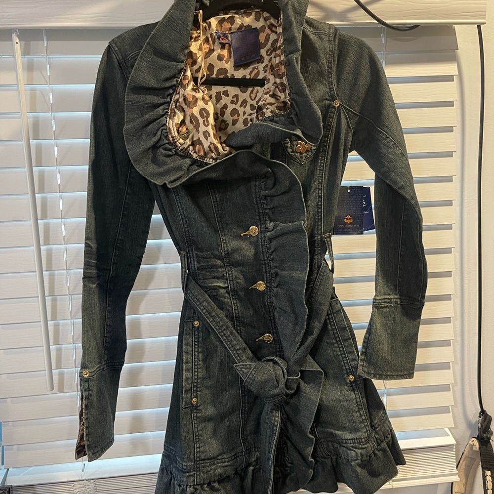 Dereon Fitted Belted Denim Jacket Size Small with Tags